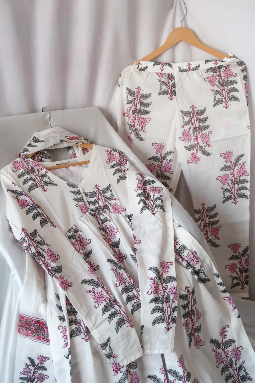 Gulaabi Mood Suit - Neer 1.0